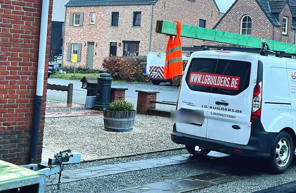 Bedrijfsbus van LG Builders